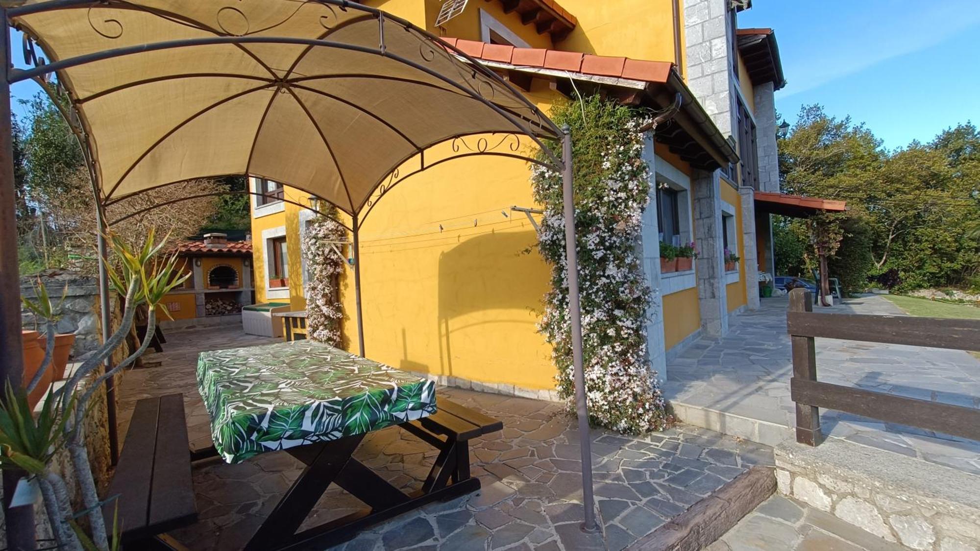 El Corral Del Acebo Casa de hóspedes Nueva De Llanes Exterior foto